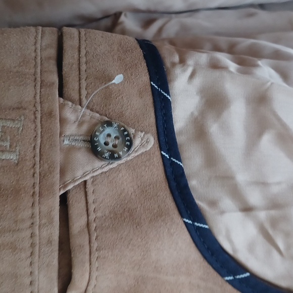 Vest - Picture 7 of 11